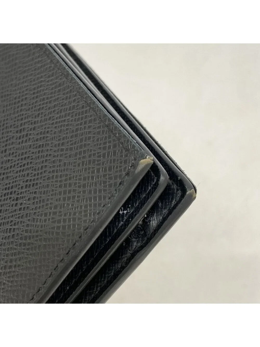 Louis Vuitton Wallet Taiga Portefeuille Amerigo Ardoise